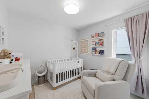 212 18Th Street E, North Vancouver, BC 