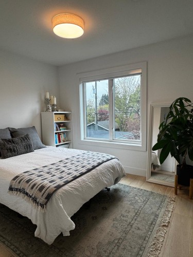 212 18Th Street E, North Vancouver, BC 