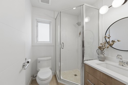 212 18Th Street E, North Vancouver, BC 