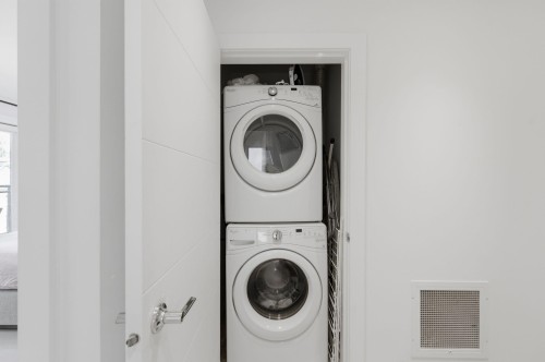 212 18Th Street E, North Vancouver, BC 