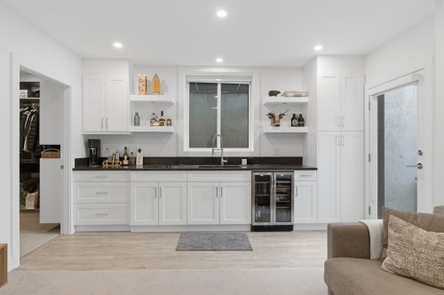 212 18Th Street E, North Vancouver, BC 