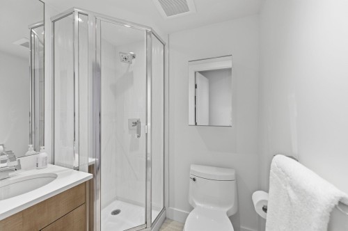 212 18Th Street E, North Vancouver, BC 