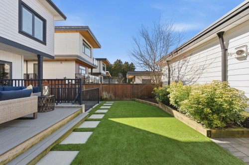 212 18Th Street E, North Vancouver, BC 