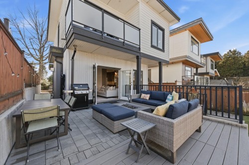 212 18Th Street E, North Vancouver, BC 