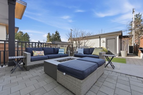 212 18Th Street E, North Vancouver, BC 