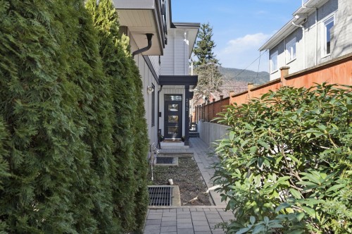 212 18Th Street E, North Vancouver, BC 