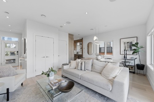 212 18Th Street E, North Vancouver, BC 