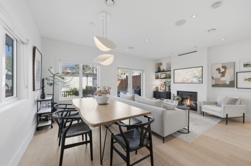 212 18Th Street E, North Vancouver, BC 