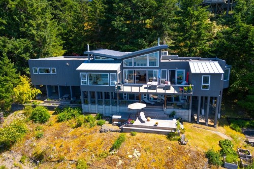 1670 Whitesails Drive  Bowen Island, BC V0N 1G2