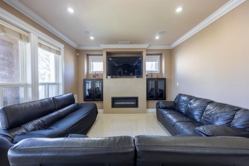 7851 Canada Way, Burnaby, BC 