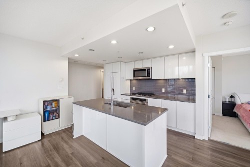 1403-3100 Windsor Gate, Coquitlam, BC 