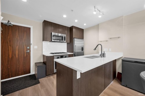 Th16-8677 Capstan Way, Richmond, BC 