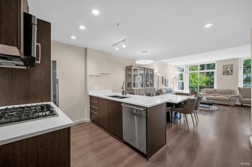 Th16-8677 Capstan Way, Richmond, BC 