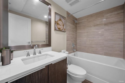 Th16-8677 Capstan Way, Richmond, BC 