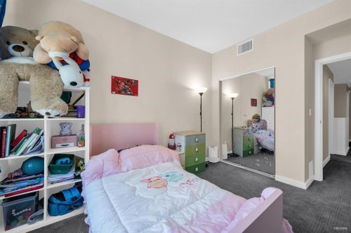 Th16-8677 Capstan Way, Richmond, BC 