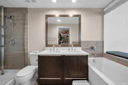 Th16-8677 Capstan Way, Richmond, BC 