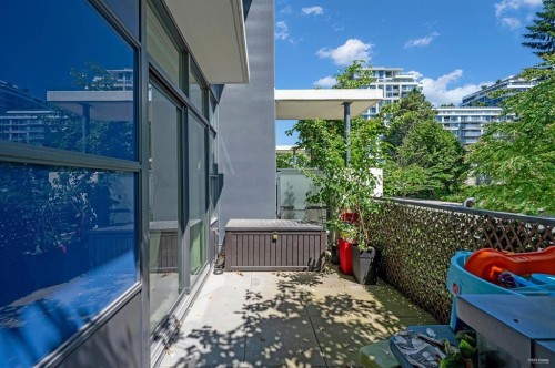 Th16-8677 Capstan Way, Richmond, BC 