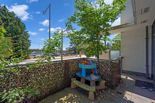 Th16-8677 Capstan Way, Richmond, BC 