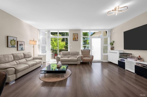 Th16-8677 Capstan Way, Richmond, BC 