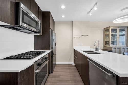 Th16-8677 Capstan Way, Richmond, BC 