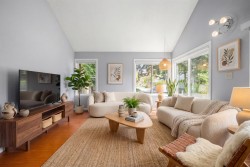 4725 Cedarglen Place  Burnaby, BC V5G 4B6