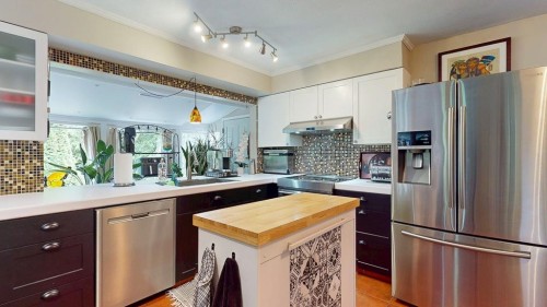 7781 Hart Road, Halfmoon Bay, BC 