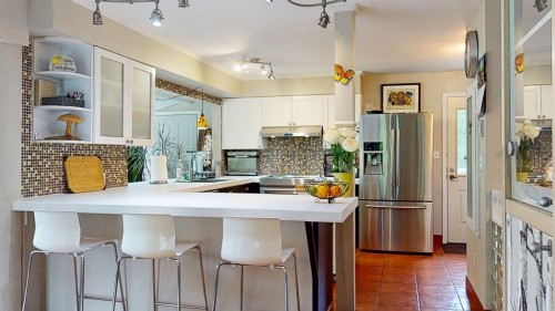7781 Hart Road, Halfmoon Bay, BC 