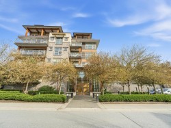 404-3602 Aldercrest Drive North Vancouver, BC V7G 2S6