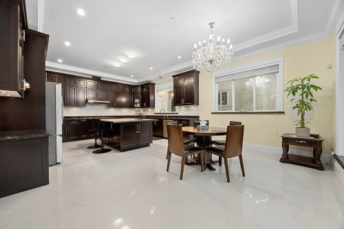 6830 Vivian Street, Vancouver, BC 