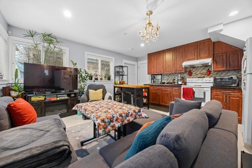 6830 Vivian Street, Vancouver, BC 