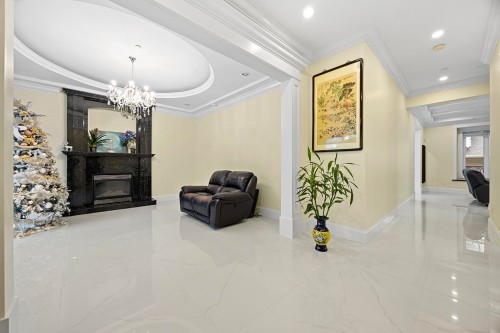 6830 Vivian Street, Vancouver, BC 