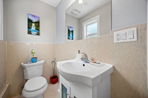 6830 Vivian Street, Vancouver, BC 