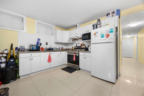 6830 Vivian Street, Vancouver, BC 