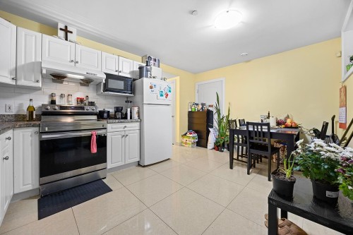 6830 Vivian Street, Vancouver, BC 