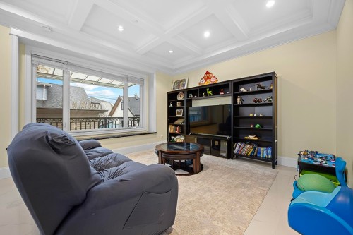 6830 Vivian Street, Vancouver, BC 