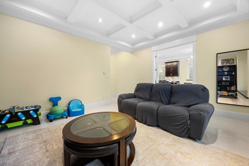 6830 Vivian Street, Vancouver, BC 