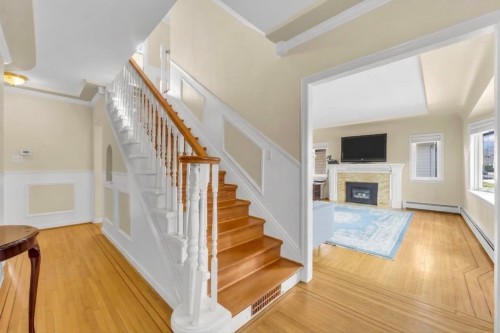 7758 15Th Avenue, Burnaby, BC 