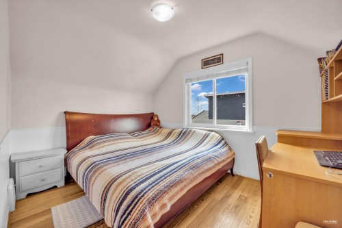 7758 15Th Avenue, Burnaby, BC 