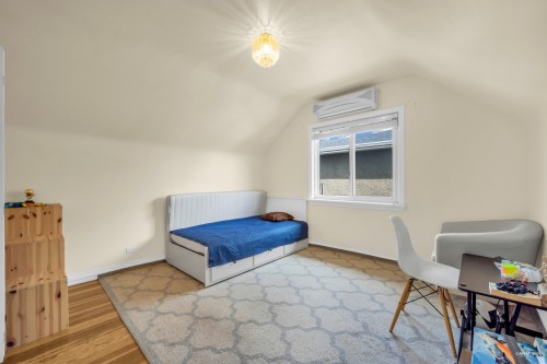 7758 15Th Avenue, Burnaby, BC 