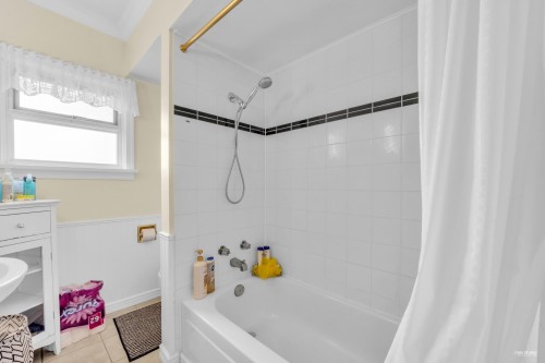 7758 15Th Avenue, Burnaby, BC 