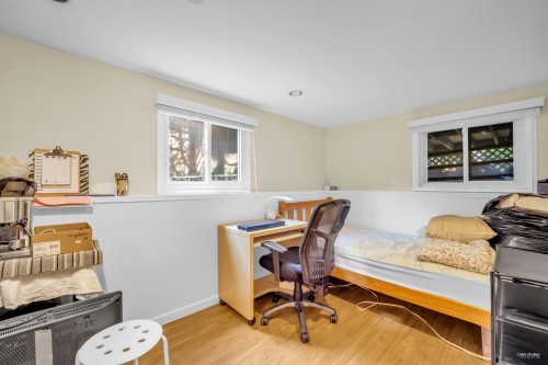 7758 15Th Avenue, Burnaby, BC 
