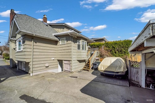7758 15Th Avenue, Burnaby, BC 