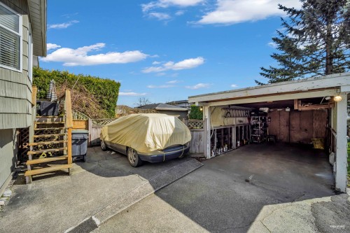 7758 15Th Avenue, Burnaby, BC 