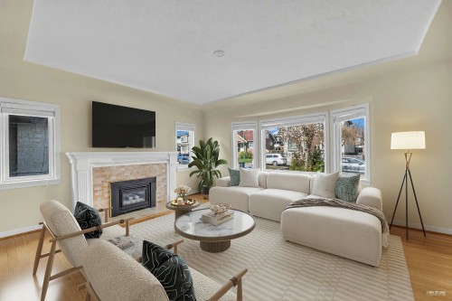 7758 15Th Avenue, Burnaby, BC 