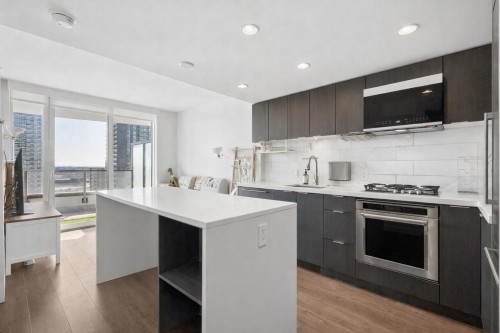 1909-8189 Cambie Street  Vancouver, BC V6P 0G6