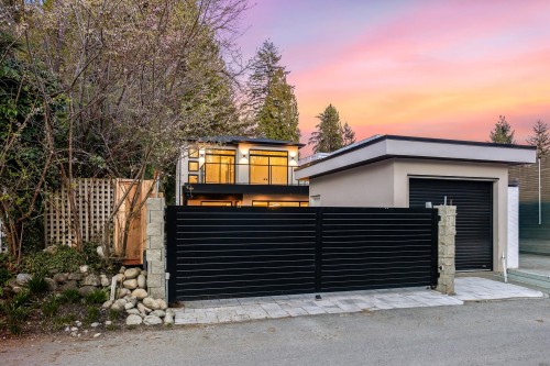 1921 Tatlow Avenue, North Vancouver, BC 