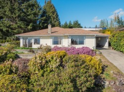 5160 Ridgeview Drive Sechelt, BC V7Z 0B8