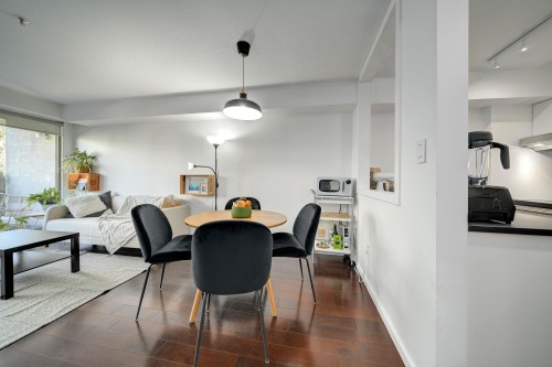 210-1099 Broadway E, Vancouver, BC 