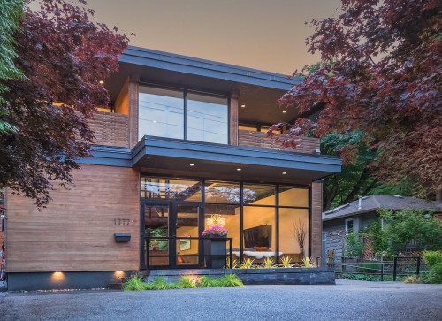 1777 Deep Cove Road, North Vancouver, BC 