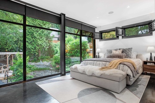 1777 Deep Cove Road, North Vancouver, BC 